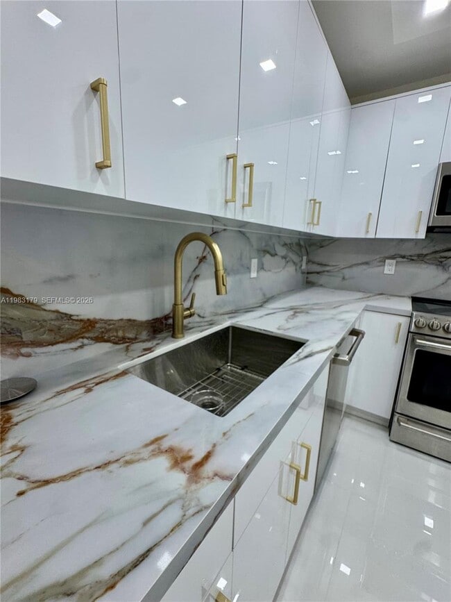 Building Photo - 10185 Collins Ave Unit 606