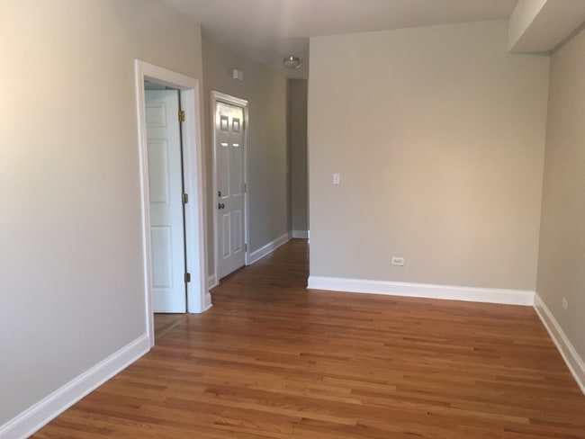 Photo - 2302 W Roscoe St Unit 2F