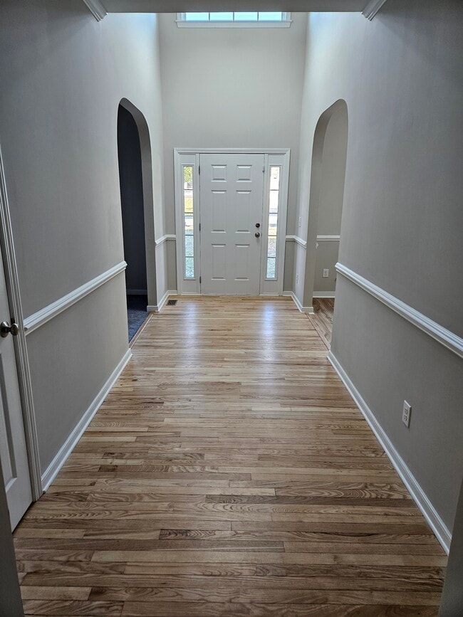 FOYER con madera noble - 919 Middle Ground Ave