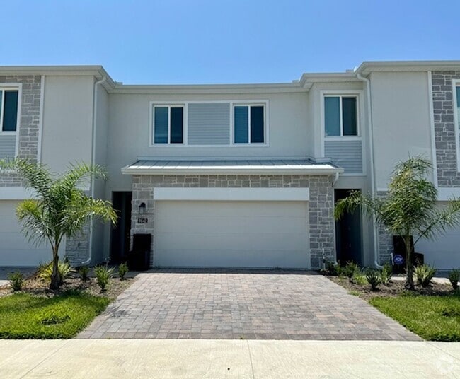 Building Photo - Champions Pointe 3 bed 2.5 bath Town home ...