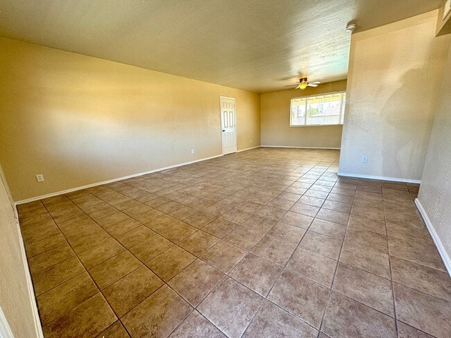 Photo - Spacious 4bdm 2Ba Tempe Home with New Kitchen and a Pool!
