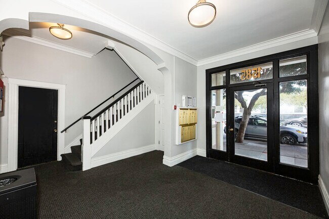 1585 Waller