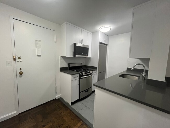 Photo - 405 E 56th St Unit 14N