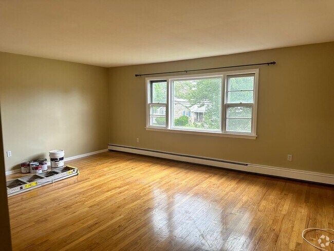 Building Photo - 246 Staples St Rental