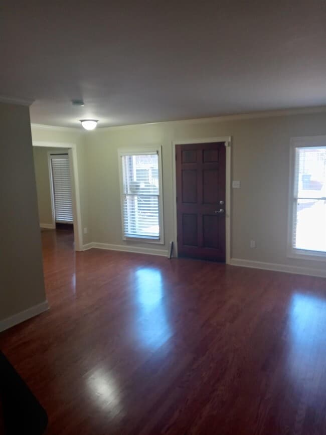Photo - 676 Hotchkiss Ln