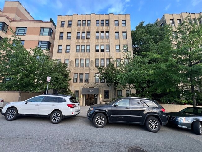 Building Photo - 1662 Commonwealth Ave Unit 45