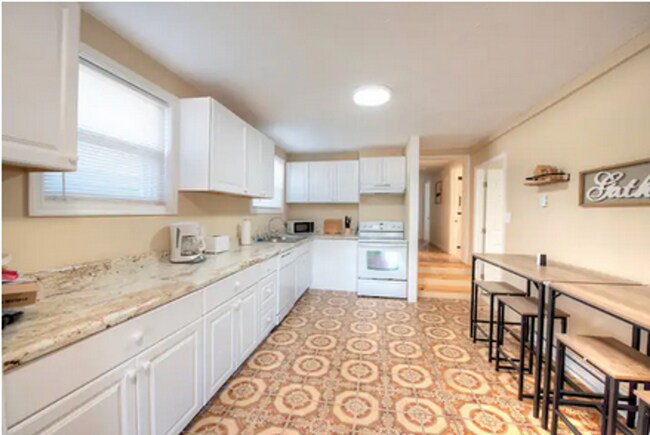 730 Hightop Rd Unit B