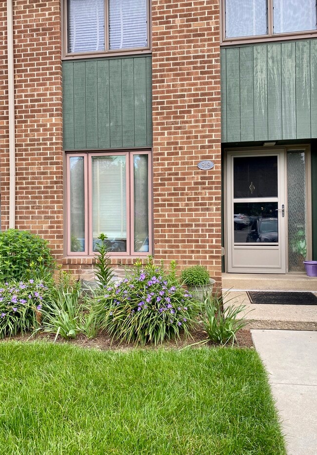 Photo - 919 Putnam Blvd