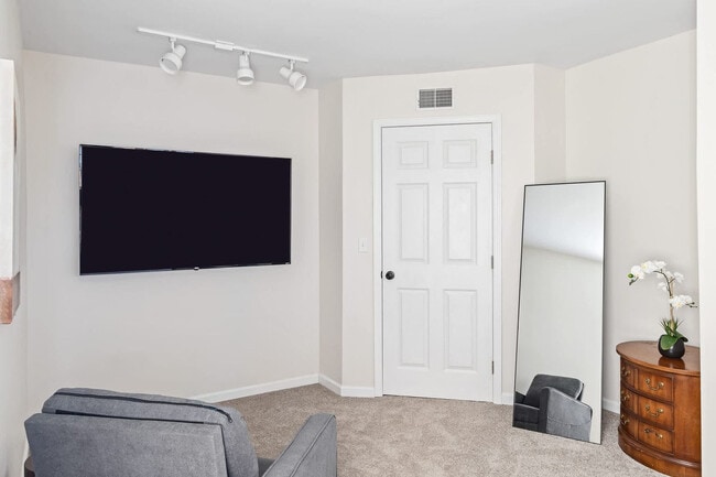 Photo - 301 S Front St Unit ID1354354P