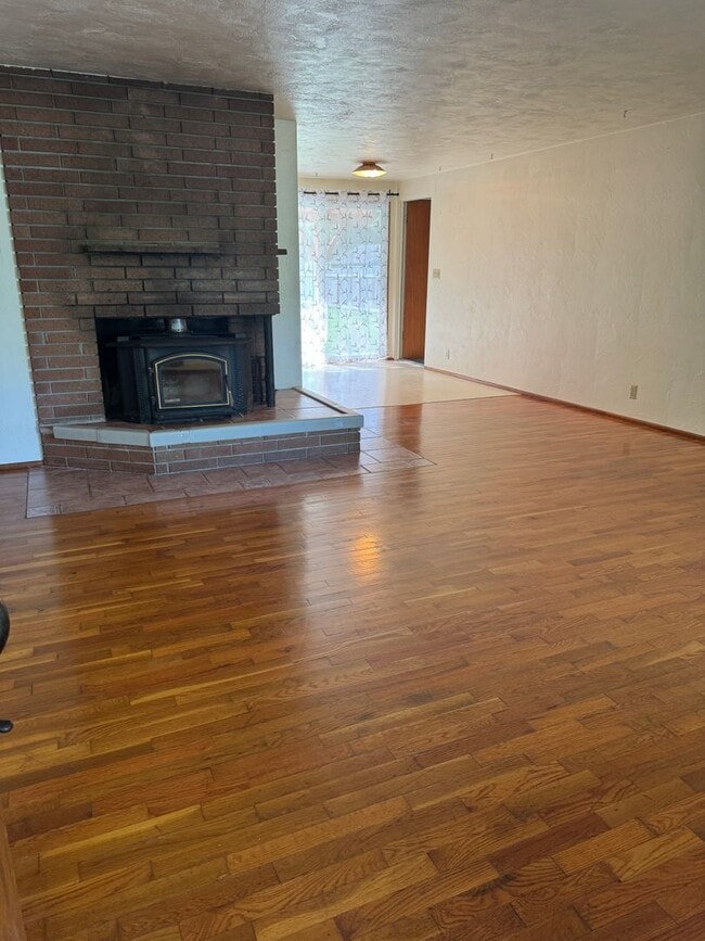 1270 W Hilliard Ln