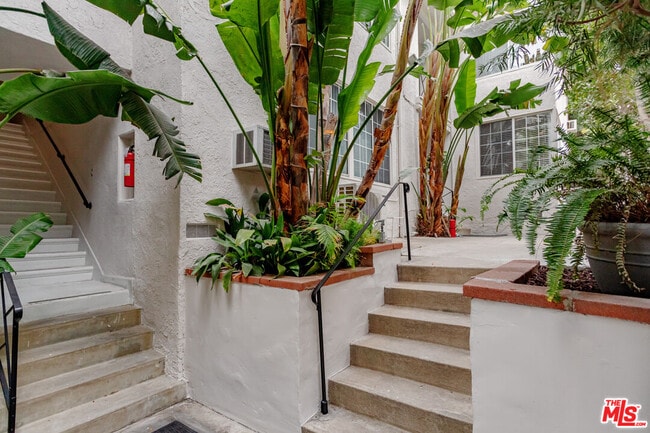 Photo - 2401 Beachwood Dr Unit 9