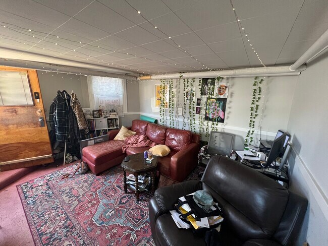 27 Cameron Ave Unit 1B