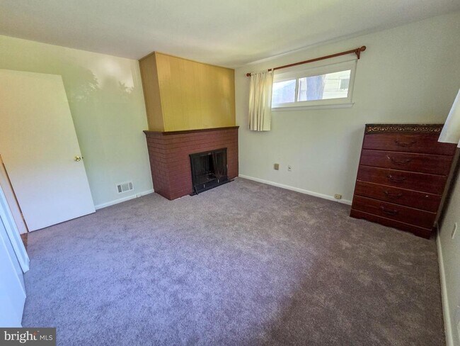 Photo - 305 Hillsboro Dr