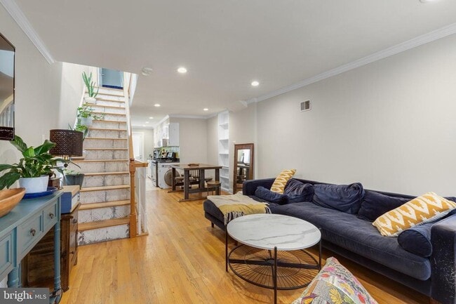Building Photo - 845 N Bambrey St Rental