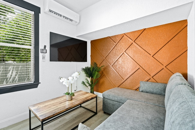 Photo - 209 W Gladys St Unit 4