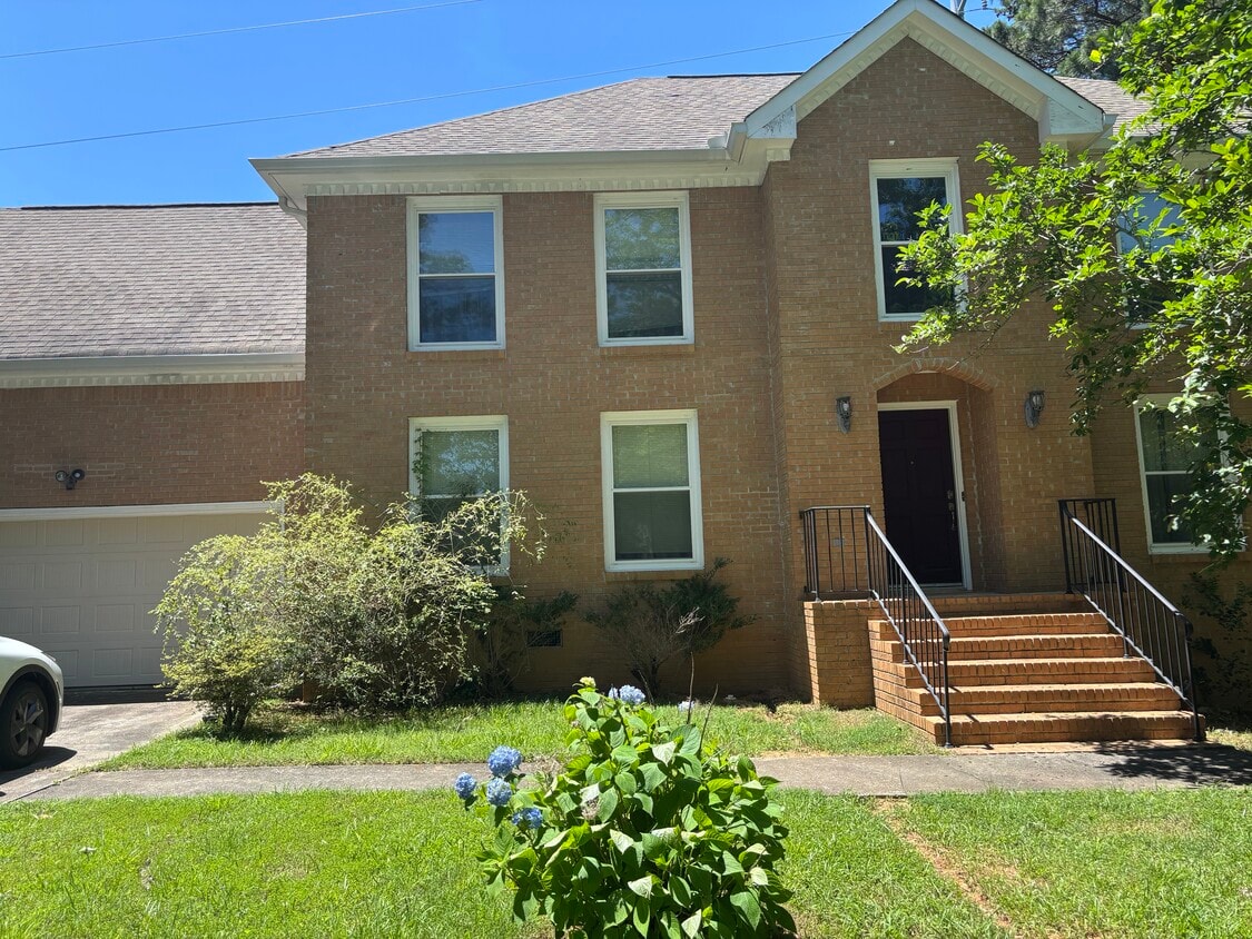 Front elevation - 3695 Winters Hill Dr (Doraville, GA)