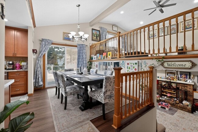 Photo - 595 Mercury Cir