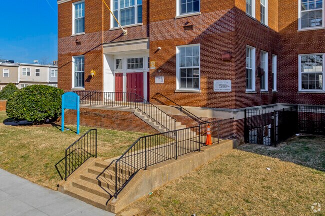 Entrance - Syphax Village