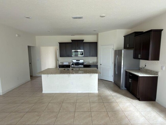 Photo - 7604 Oakmoss Loop