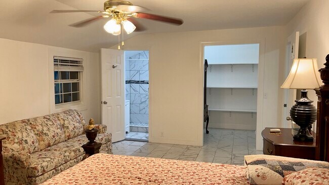 Photo - 1033 Henton Ln