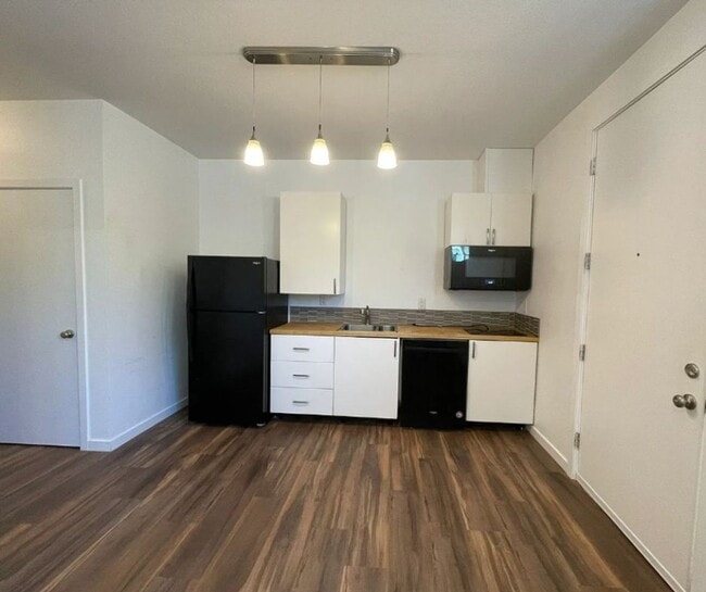 Photo - 4388B N Gantenbein Ave Unidad 4388 B