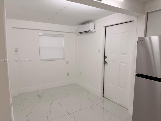 3354 NW 50th St Unit 2