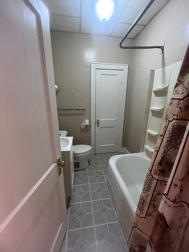 176 Washington Ave Unit 176 Washington Apt A