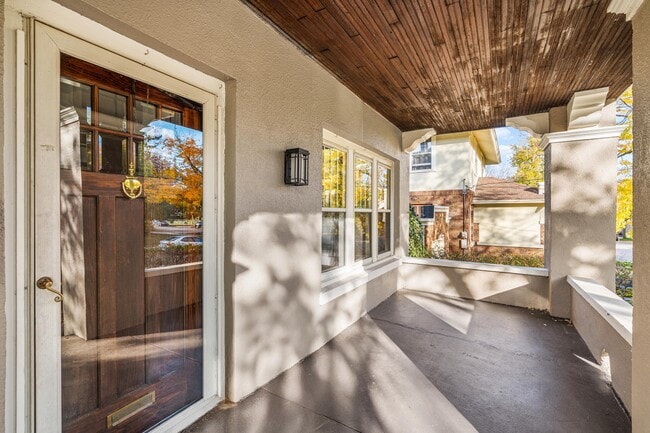 Photo - 127 Trowbridge St NE