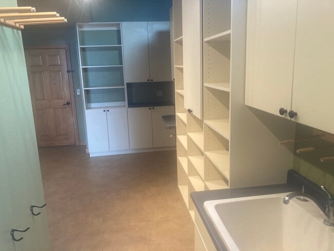 Photo - 923 Leyden St