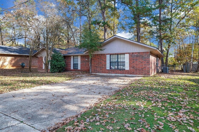Photo - 3410 Woodvine Cir