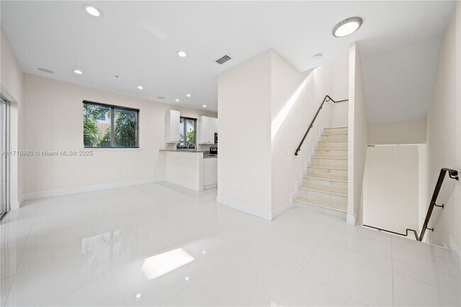 Photo - 2951 Virginia St Unit 2957