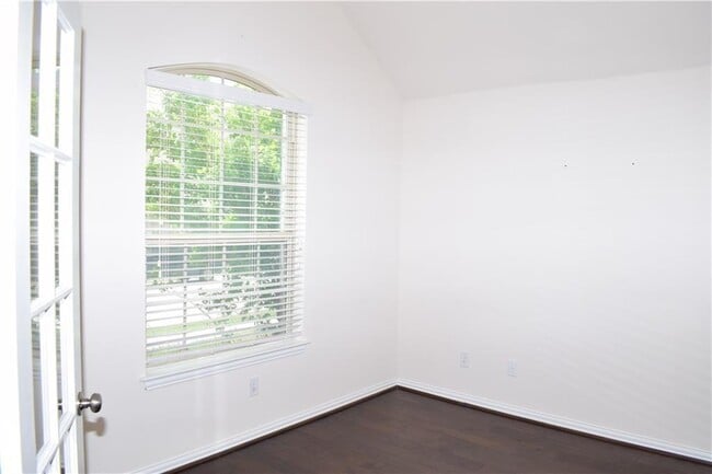 Photo - 2013 Pitkin Dr