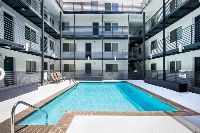 Pool / Courtyard - The 700