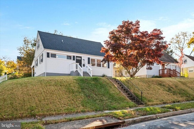 Building Photo - 741 Silver Creek Rd