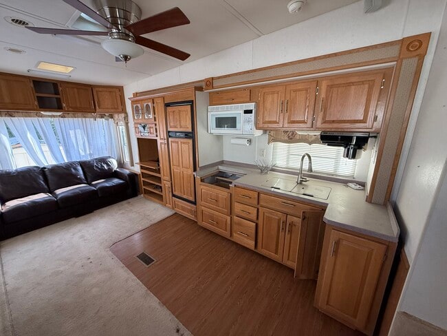 Building Photo - 70 Janesta St Rental