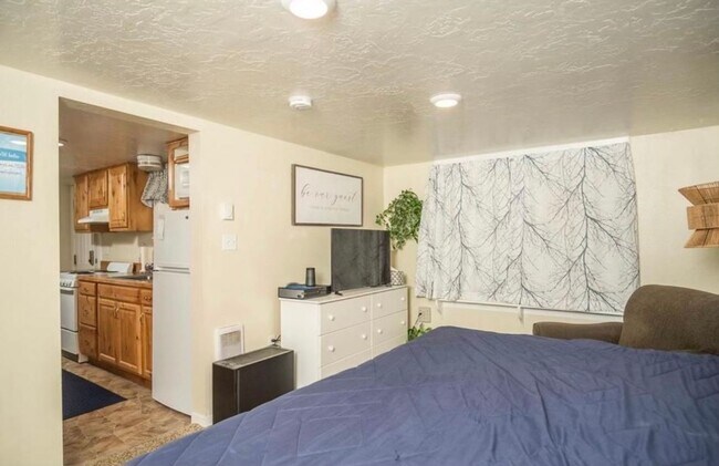 936 E Center St Unit 2