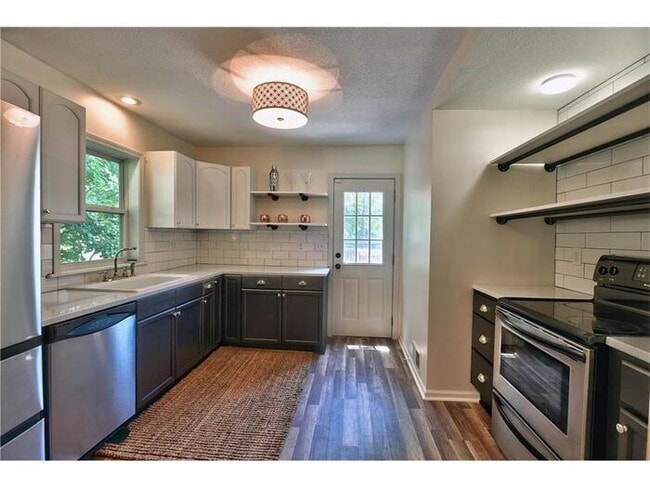 Beautiful Waldo Property - First Floor Living