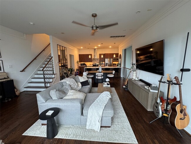 Photo - 5707 Schuler St