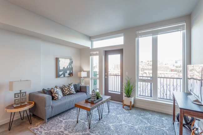 1BR, 1BA - 515 SF