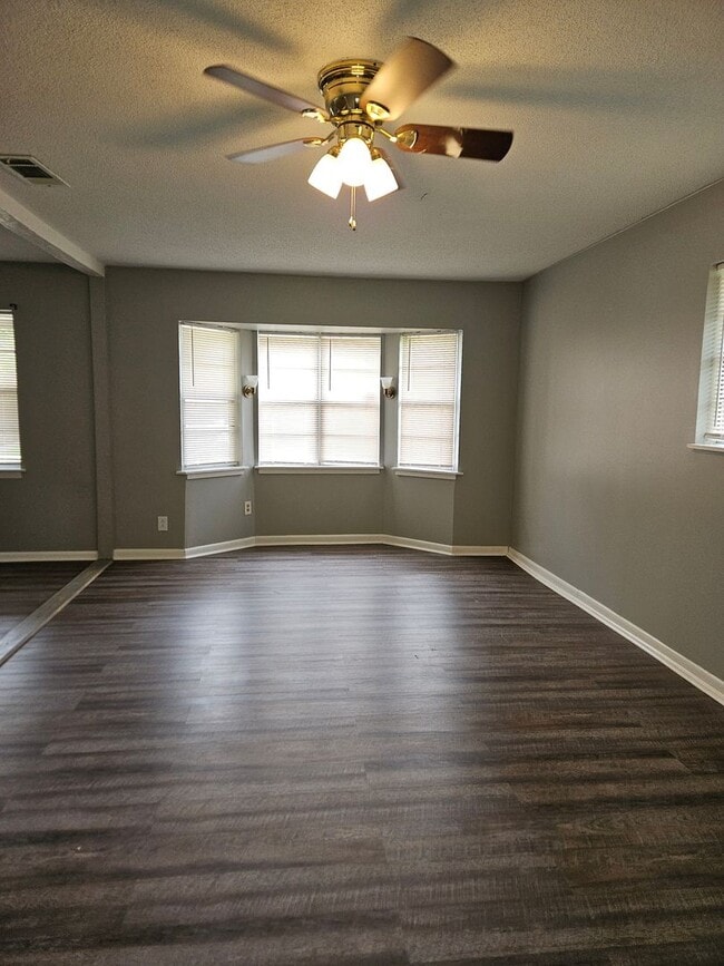 Photo - 3 BEDROOM READY TO MOVE-IN