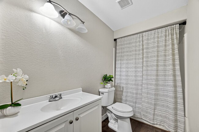 Photo - 2217 10th St