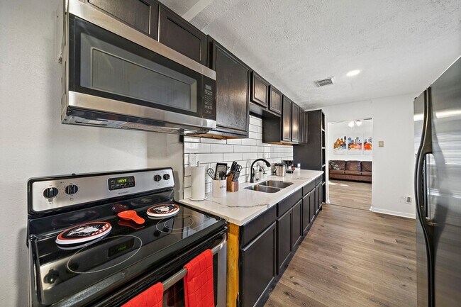 Photo - 5107 Dickens Rd