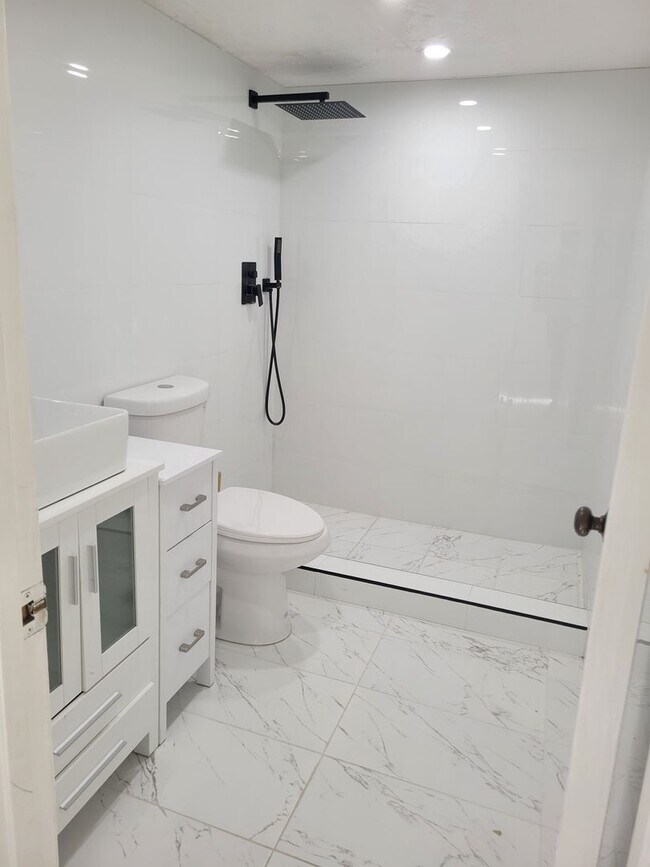 Photo - Beautifully renovated 2/2 condo in gated community