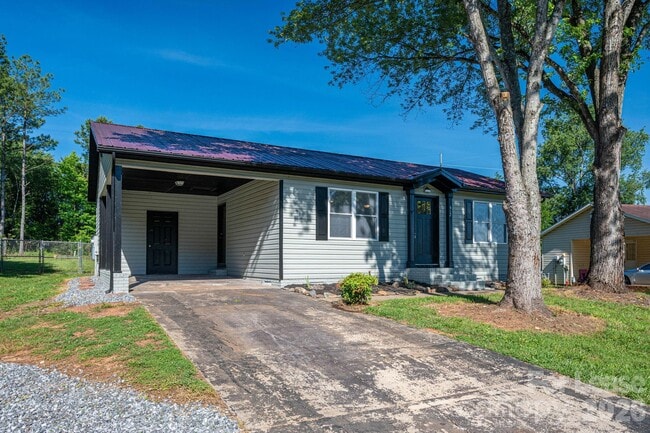 Building Photo - 412 Forest Dr