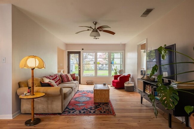 Photo - 503 Provines Dr