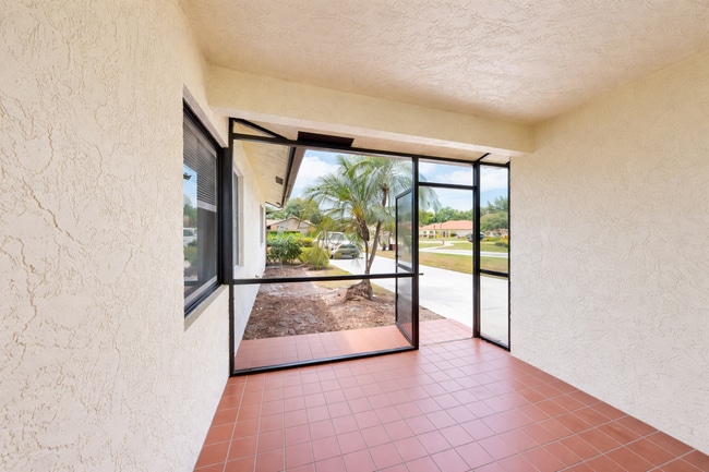 Photo - 609 White Water Dr