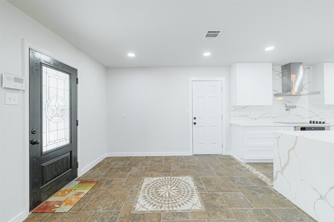 Photo - 10055 Larston St