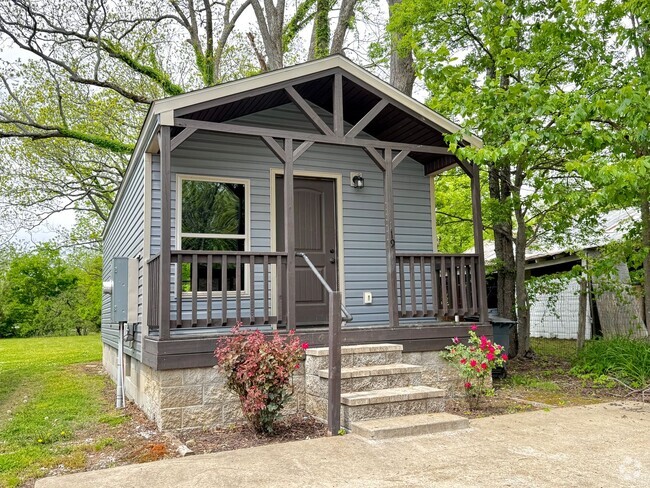 Building Photo - 1 Bedroom/1 Bathroom Tiny Home Cottage in ...