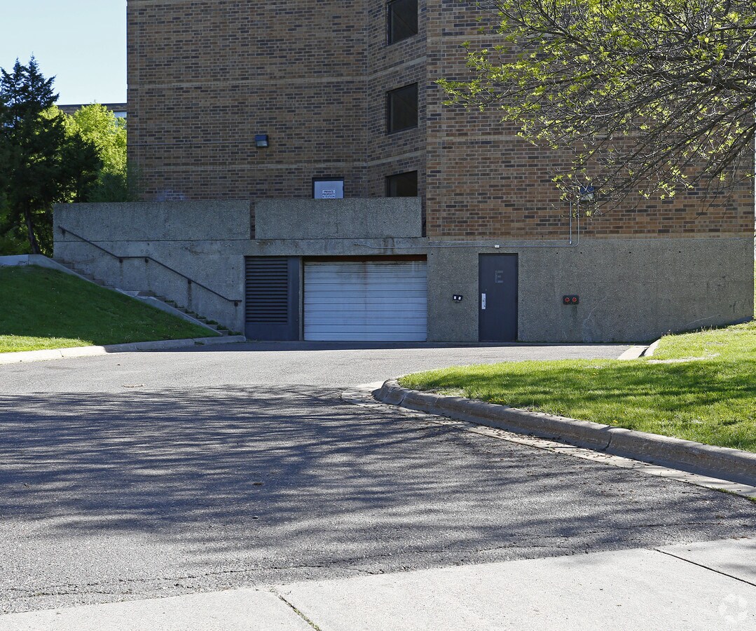 Photo - Lewis Park Apartments