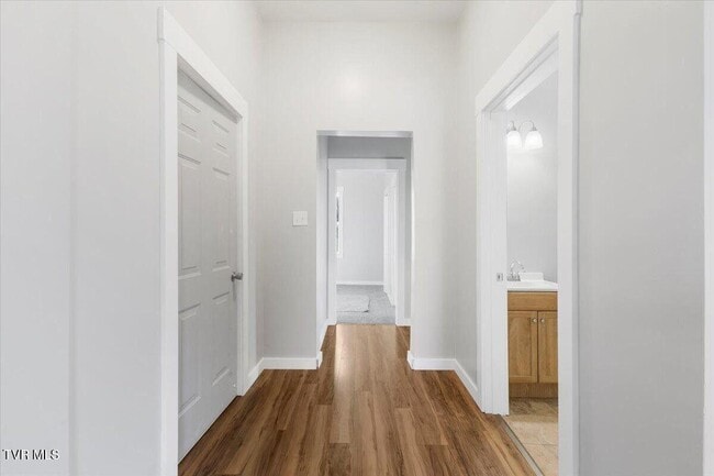 Photo - 411 S Hill St